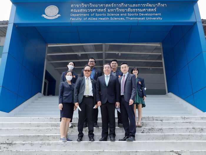 邱炳坤校長（左2）率領本校代表與泰國國立法政大學會面代表合影