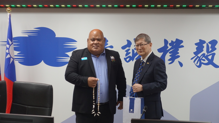 吐瓦魯奧會暨體育總會代表團訪問國立體育大學
